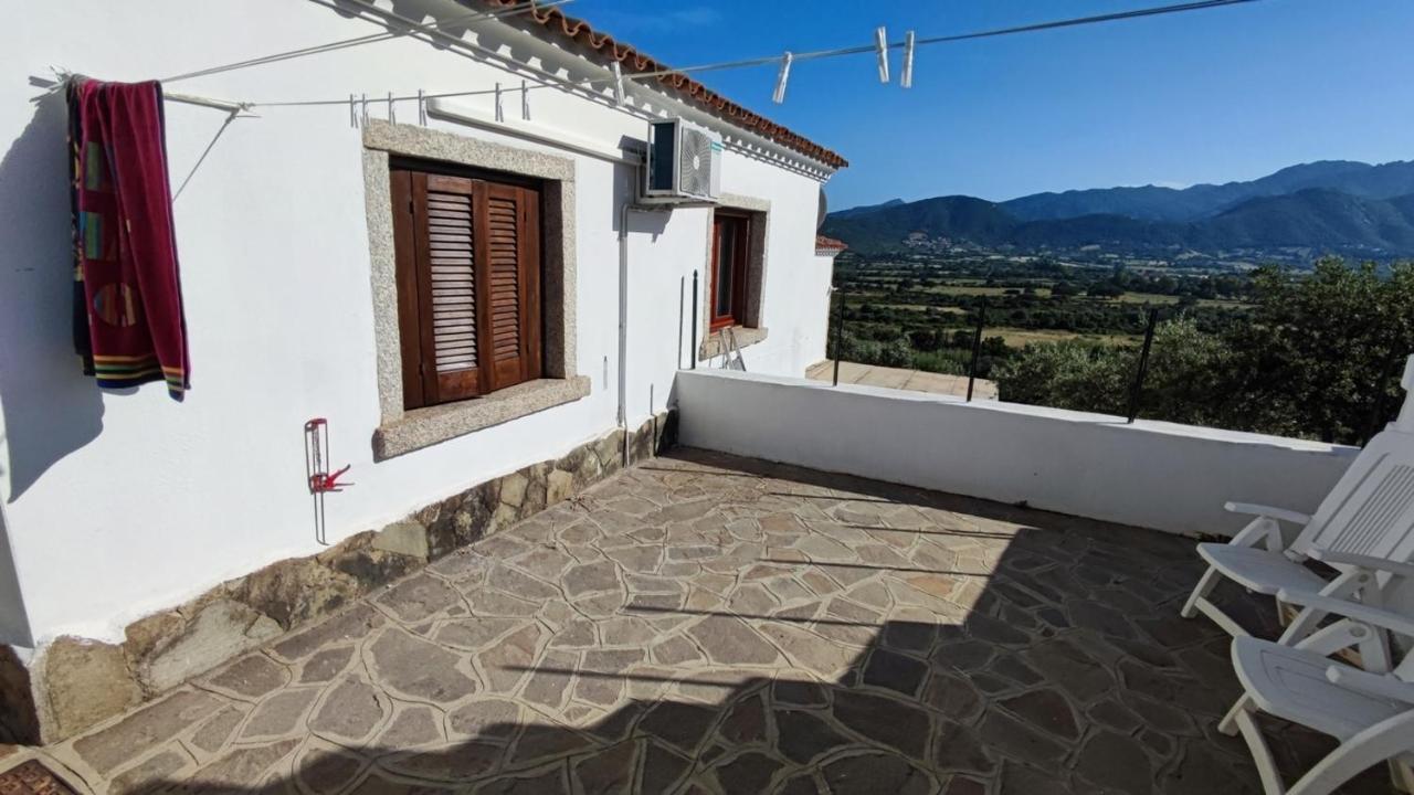 Casa L'Ulivariu Affittacamere San Teodoro  Exteriör bild