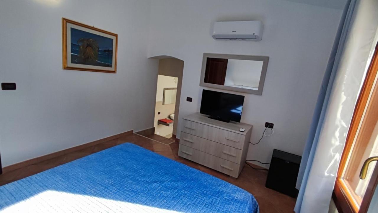 Casa L'Ulivariu Affittacamere San Teodoro  Exteriör bild