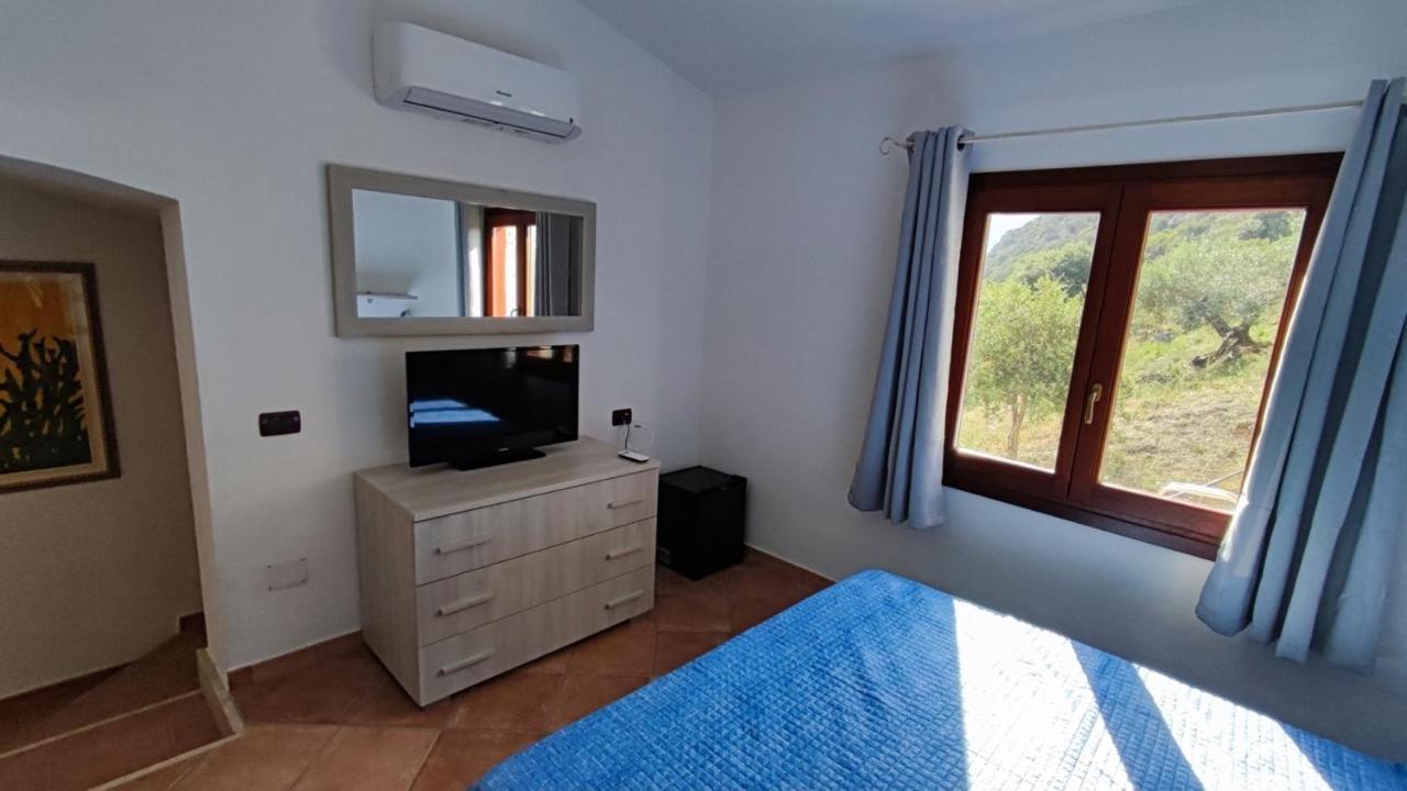Casa L'Ulivariu Affittacamere San Teodoro  Exteriör bild