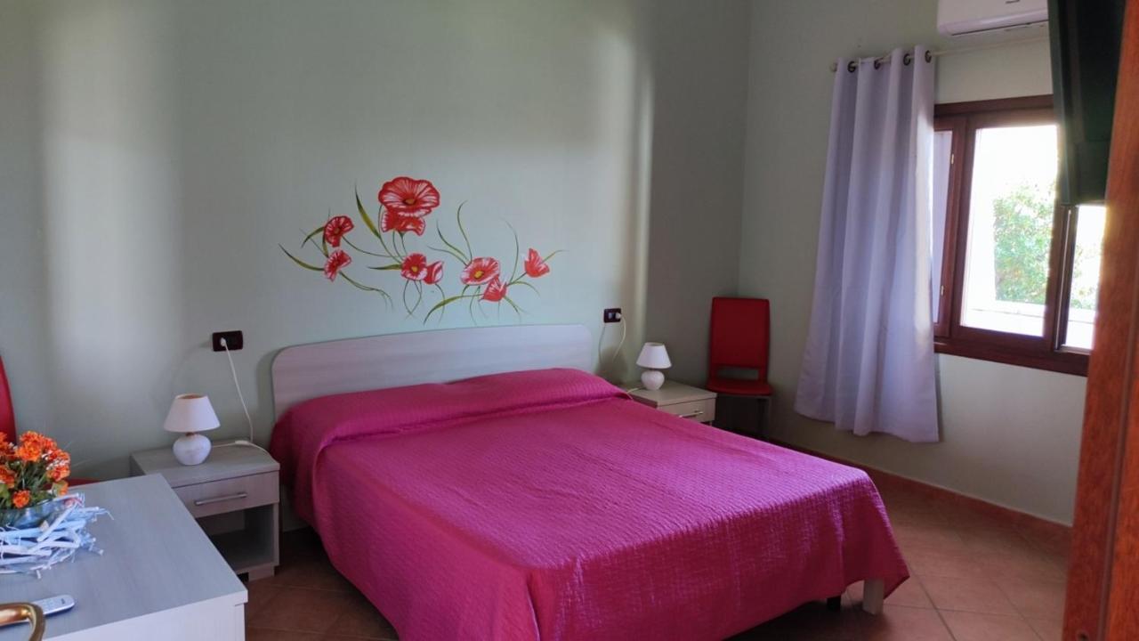 Casa L'Ulivariu Affittacamere San Teodoro  Exteriör bild