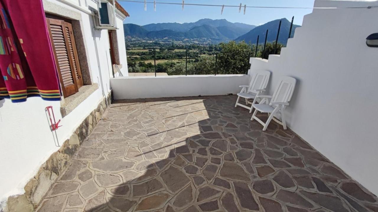 Casa L'Ulivariu Affittacamere San Teodoro  Exteriör bild