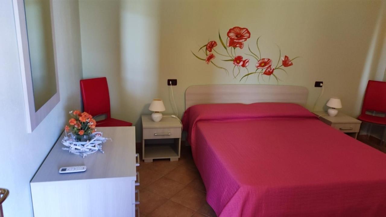 Casa L'Ulivariu Affittacamere San Teodoro  Exteriör bild