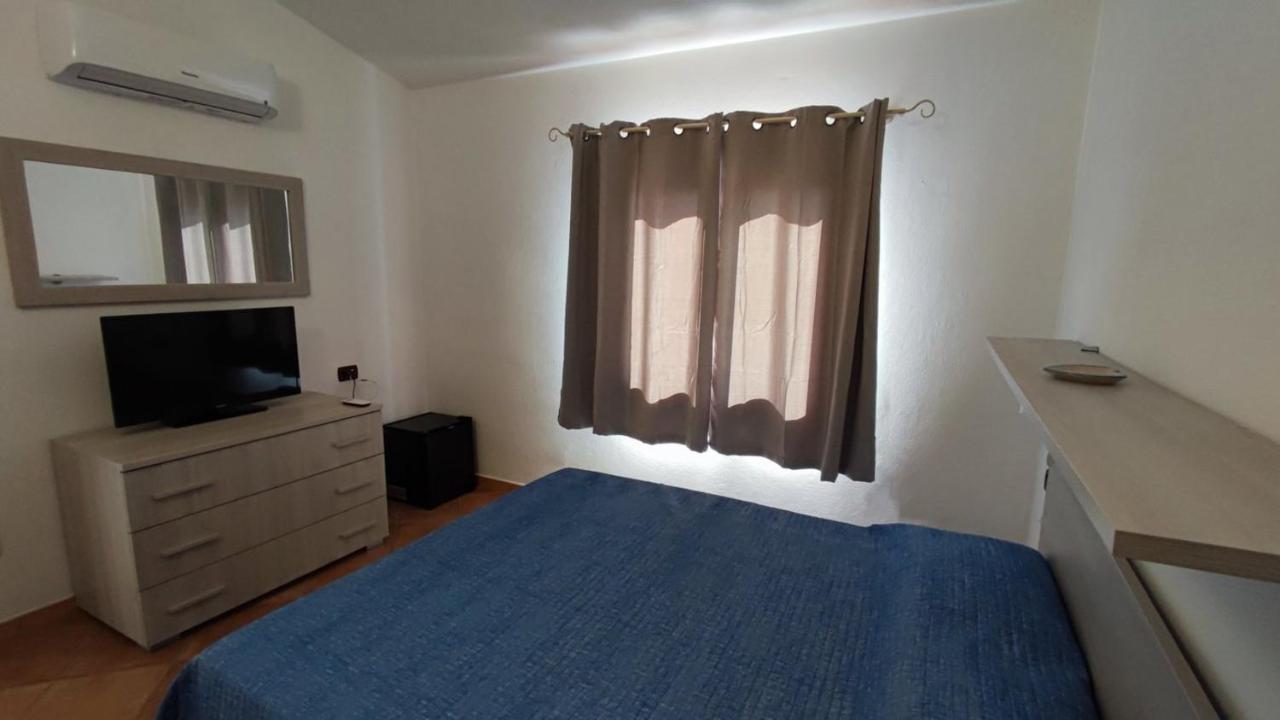 Casa L'Ulivariu Affittacamere San Teodoro  Exteriör bild
