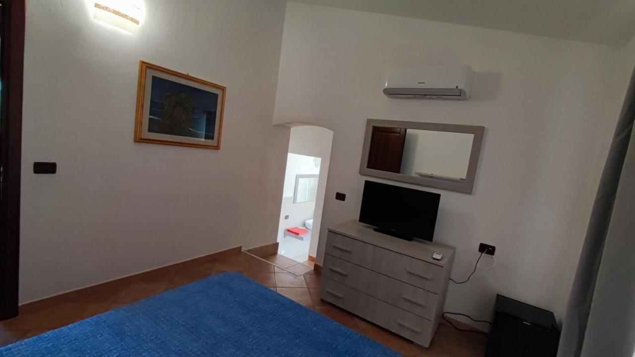 Casa L'Ulivariu Affittacamere San Teodoro  Exteriör bild