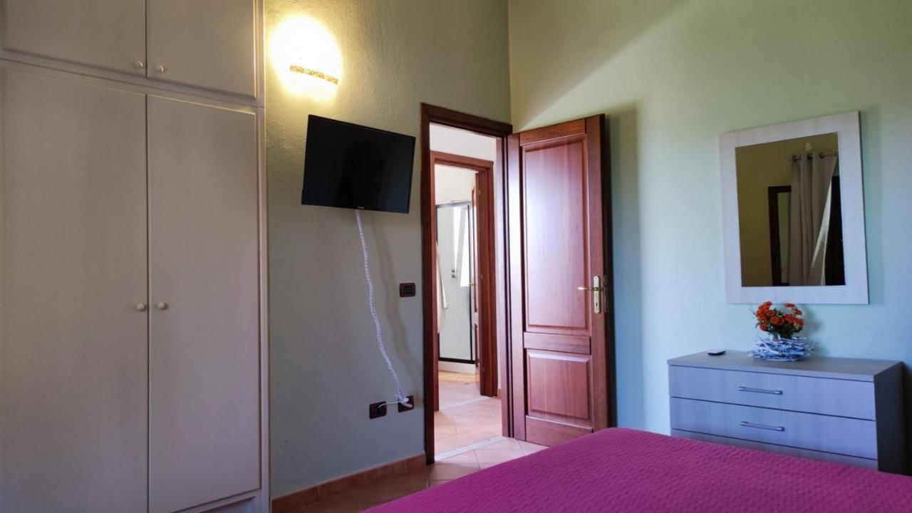 Casa L'Ulivariu Affittacamere San Teodoro  Exteriör bild