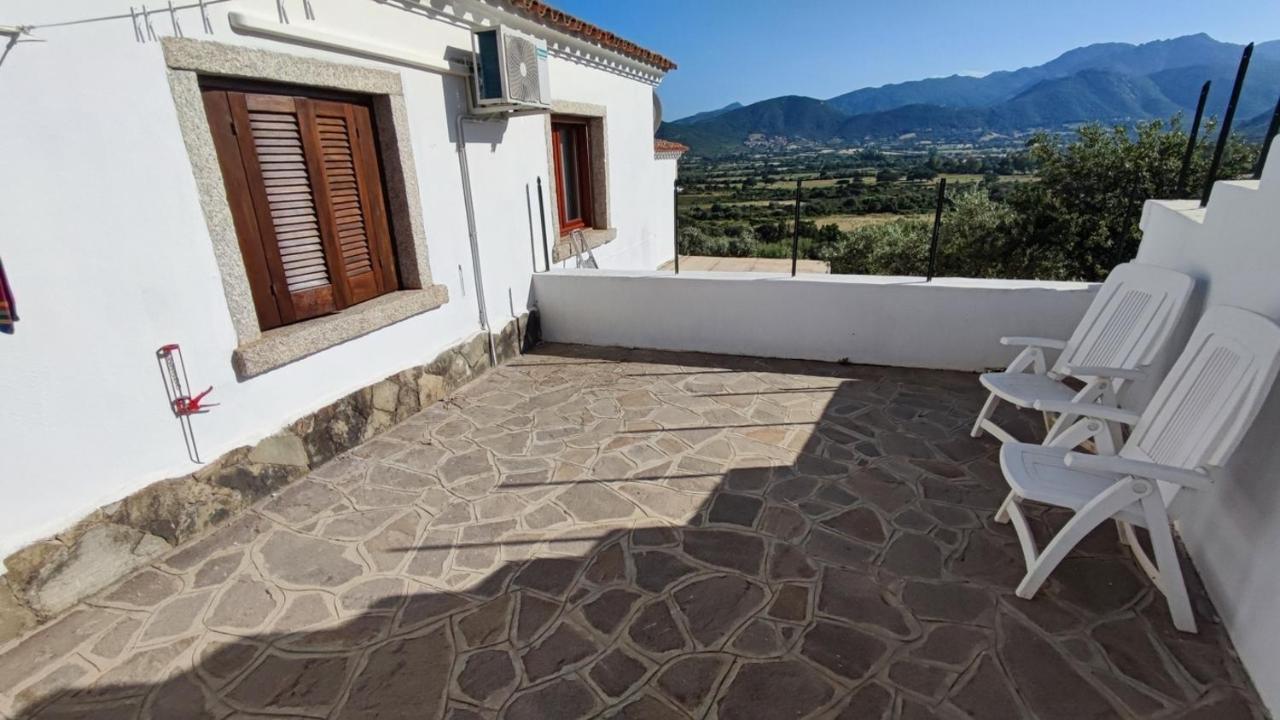 Casa L'Ulivariu Affittacamere San Teodoro  Exteriör bild